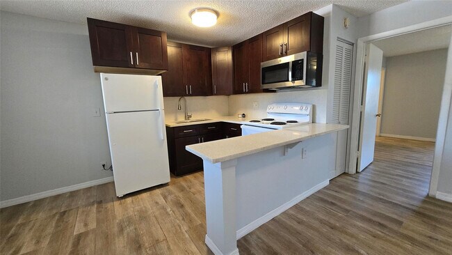 Foto del edificio - 416 Lakeside Dr