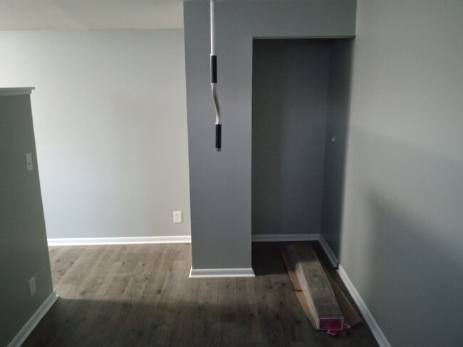 Closet - 1041 W 10th St