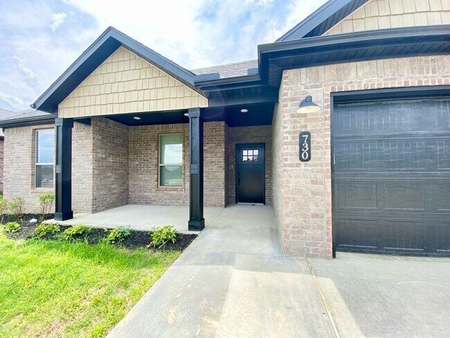 Building Photo - 730 Marianne St