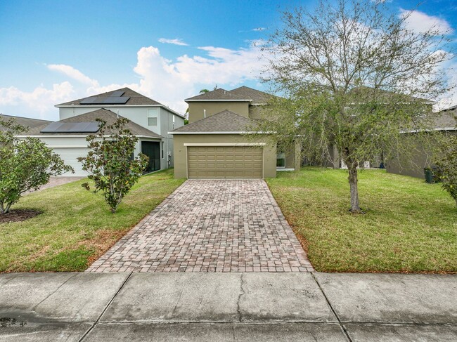Foto del edificio - 6 BEDROOM 3 BATHROOM TWO STORY HOME ON IND...