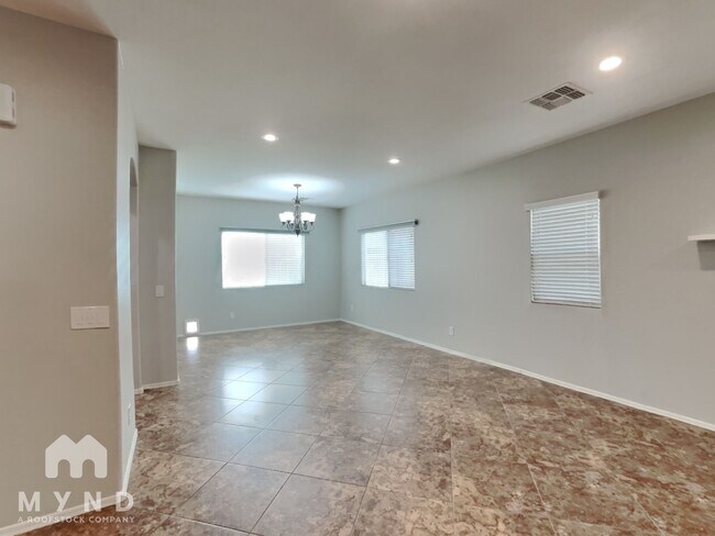 Building Photo - 3009 E Lynx Way