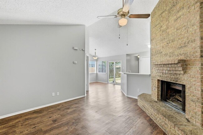 Foto del edificio - 2511 Howellwood Wy