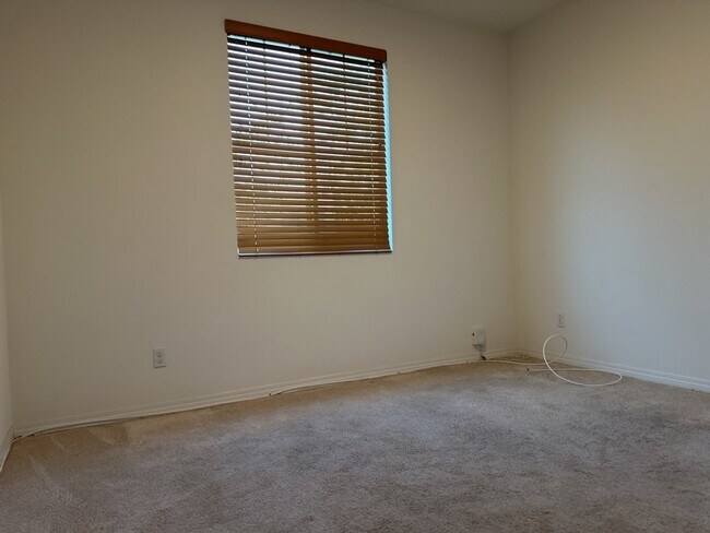 Building Photo - Spacious 4-Bedroom in Riverside with 3 Full Baths - 2700 Sq Ft of Space