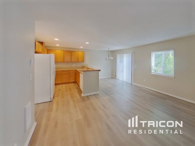 Building Photo - 1811 NE 89th Cir