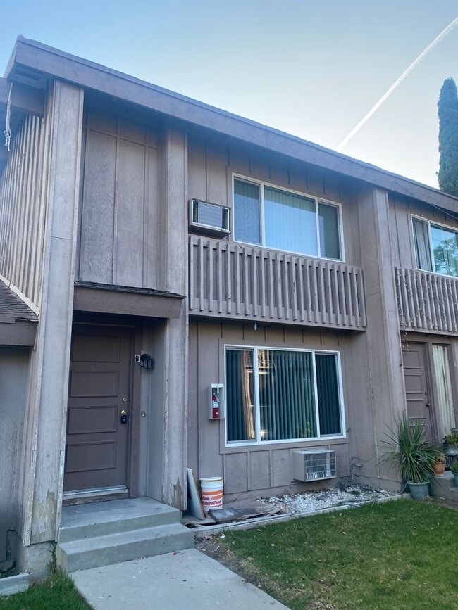 Building Photo - 2 story 2 bed, 1 1/2 bath Monticello Condo