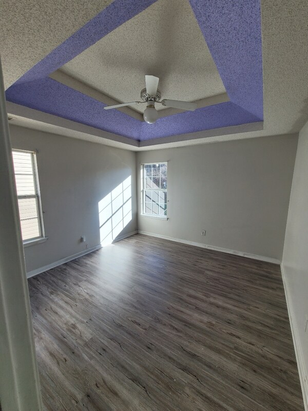 Foto del edificio - 3551 Creekview Dr