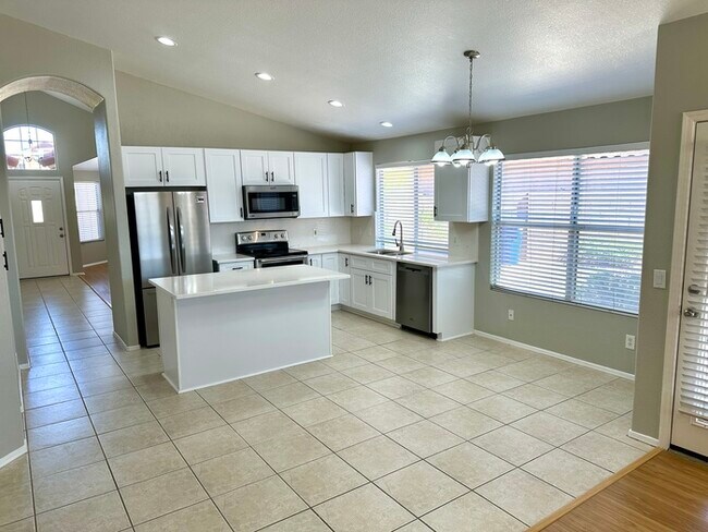 Building Photo - Immaculate home in the Islands