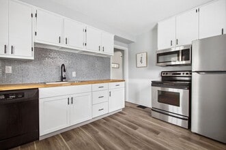 Building Photo - 3010 Woodbine Pl