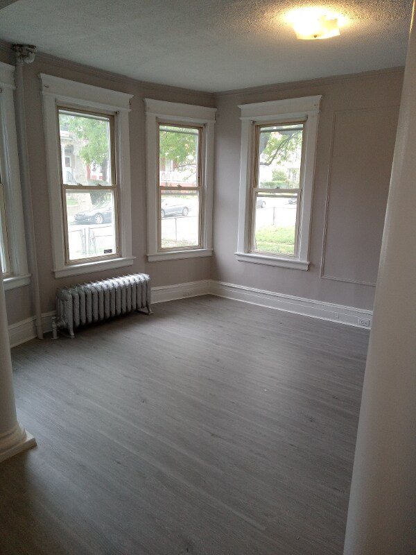 Building Photo - 335 S 2nd Ave
