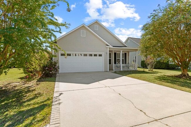 Photo - Hampstead Cutie! Backs up to Golf Course! House