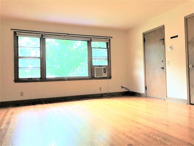 Building Photo - 409 Palomino Ln