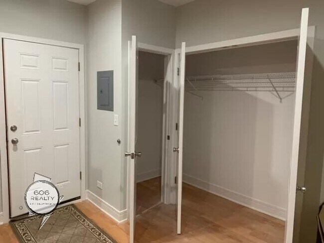 Foto del edificio - 3150 N Laramie Ave