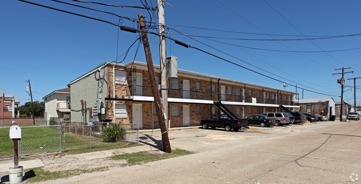 Primary Photo - 1024 Angela Ave
