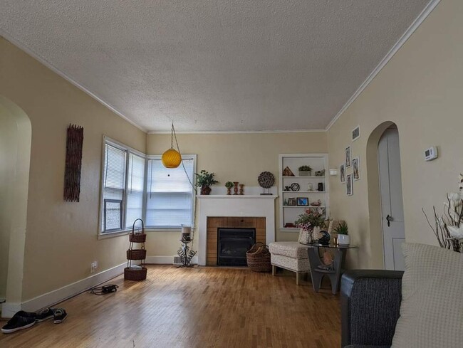 Building Photo - Cozy 1 Bedroom Home