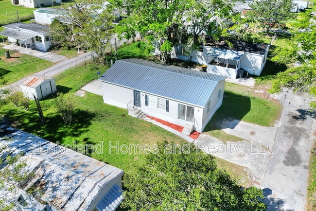 Building Photo - 3321 Peachtree Hill Rd