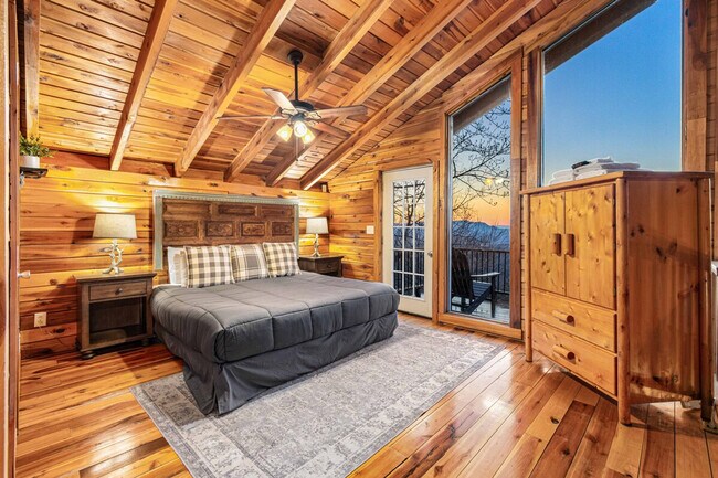 Foto del edificio - 1815 Silver Poplar Ln