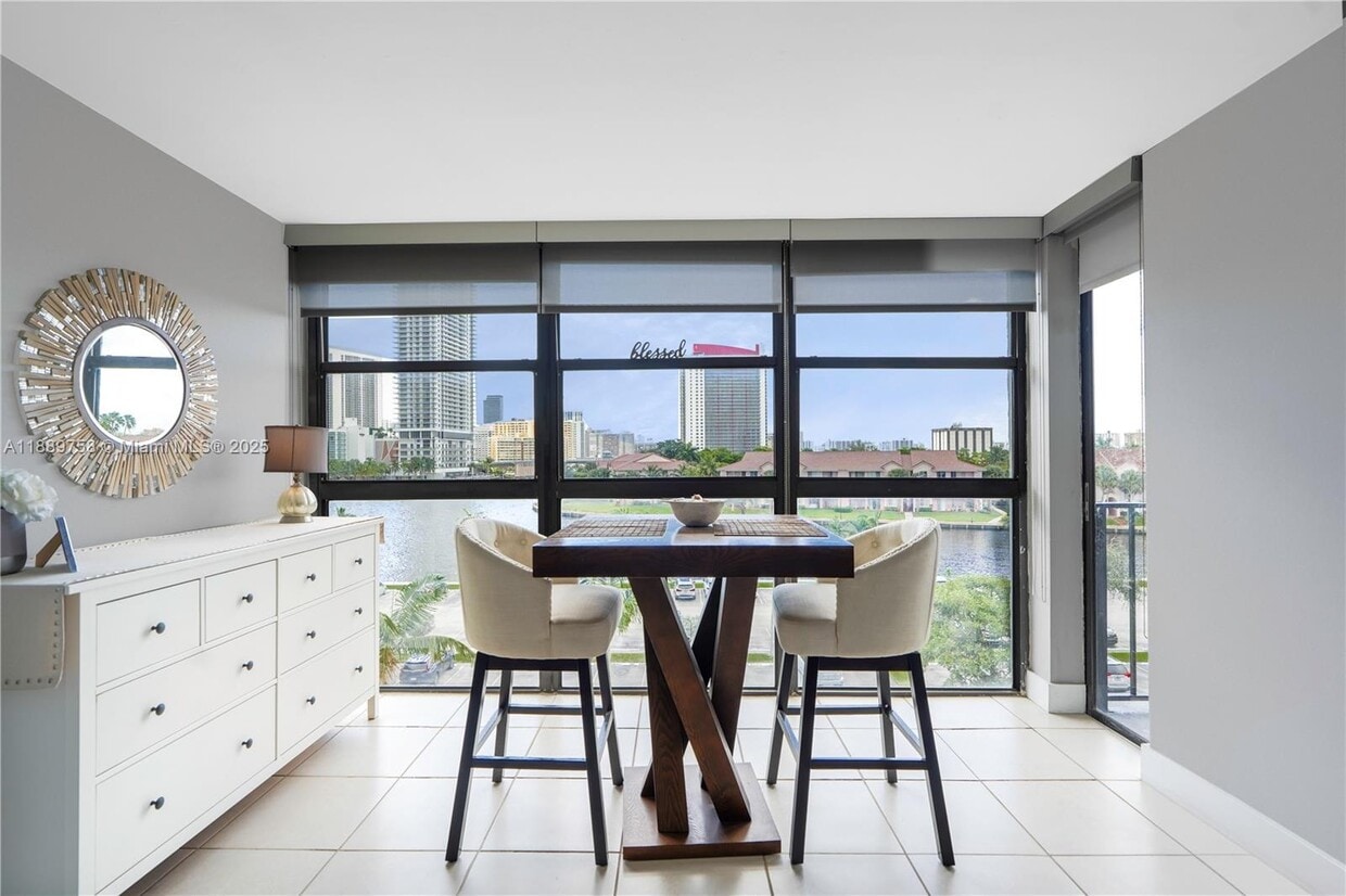Foto principal - 200 Leslie Dr