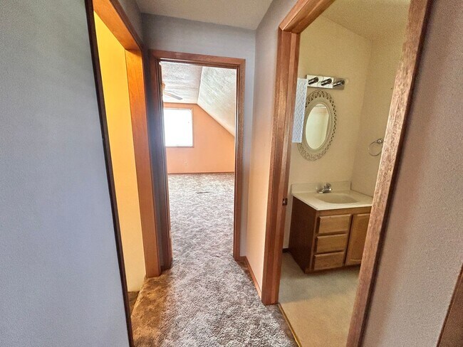 Building Photo - Delightful 4 Bed, 2 Bath Home in Spokane V...