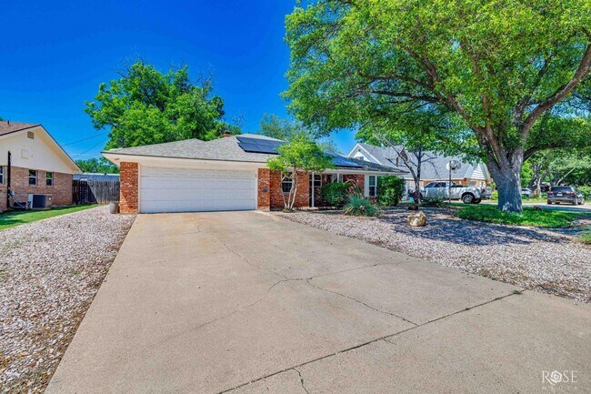 Foto del edificio - 3108 Oak Forest Dr