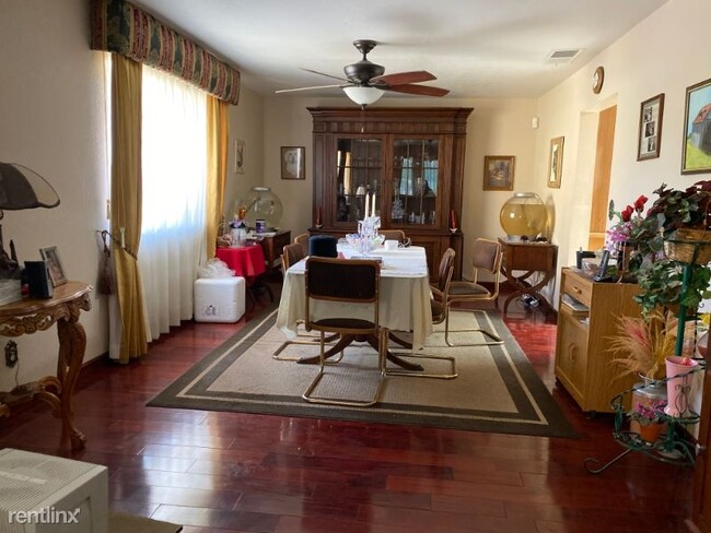 Foto del edificio - 3010 N Calle Coronado