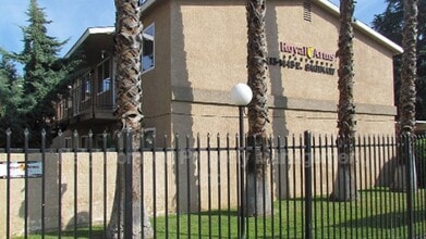 Building Photo - 1431 E Saginaw Way