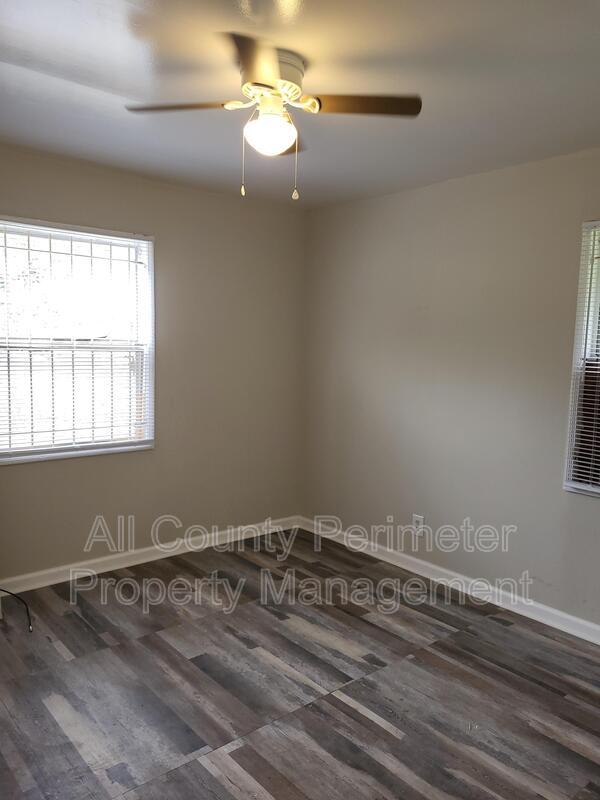 Building Photo - 2852 Sommers Drive