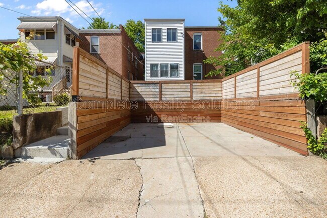 Foto del edificio - 5300 Bancroft Ave