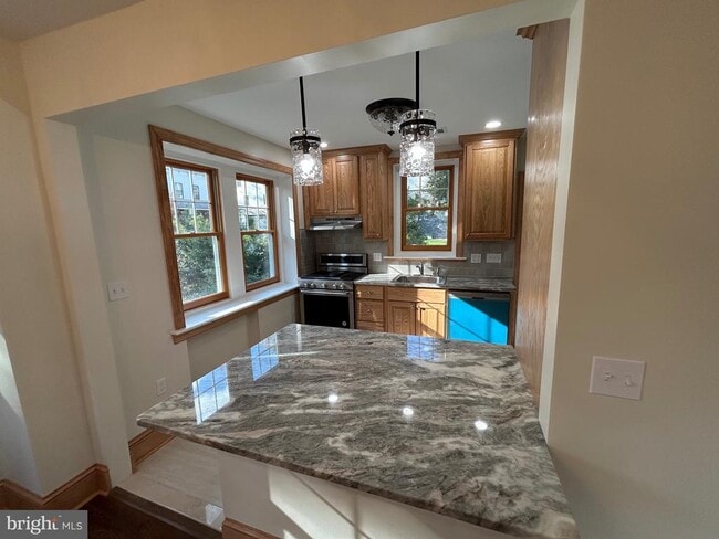 Building Photo - 33 Price Ave