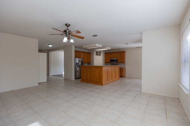 Foto del edificio - 8818 Firebaugh Dr