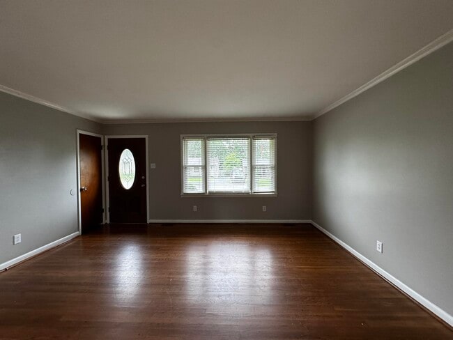 Building Photo - 136 Tartan Dr