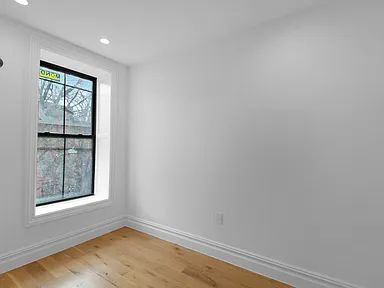 Foto del edificio - "Charming 2-Bed Oasis in Brooklyn's Heart – Your Perfect Urban Retreat!"