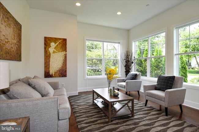 Foto del edificio - 5802 Wilmett Rd