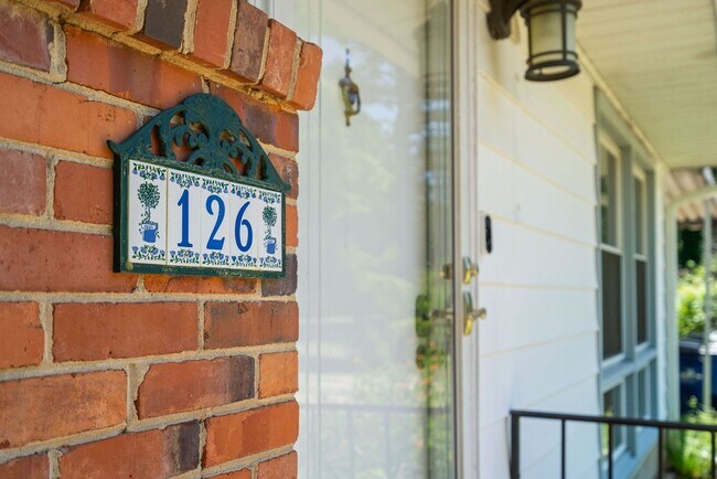 Foto del edificio - Updated Ranch Near Millbrook Highschool Wi...