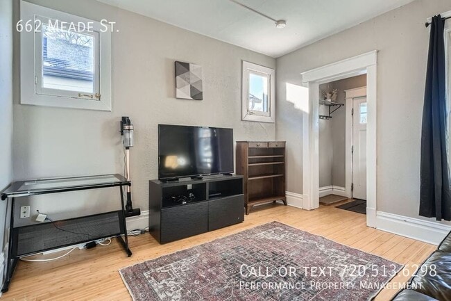 Building Photo - 662 Meade St