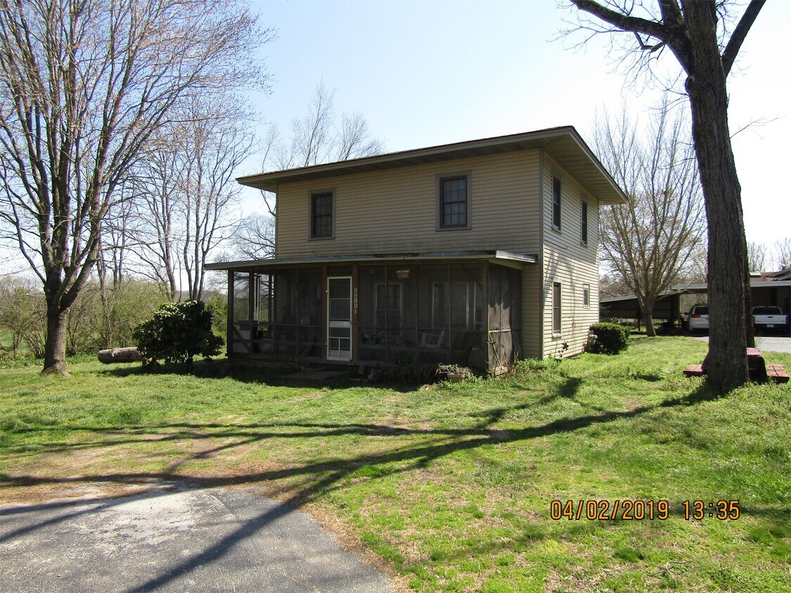 Building Photo - 2211 E Main St