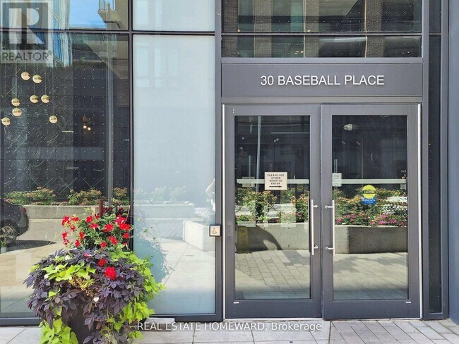 Photo du bâtiment - 30 Baseball Pl