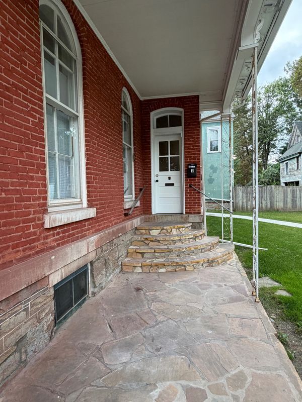 Building Photo - 210 Locust St