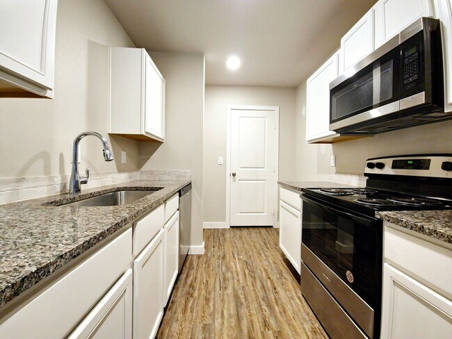 Foto del edificio - Recently Constructed 3-2-1 in the Cooper S...