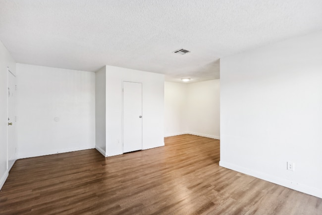 Foto del edificio - 1750 Karen Ave