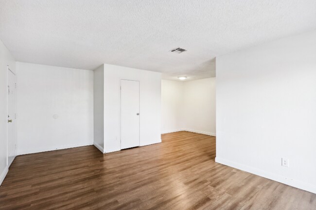 Foto del edificio - 1750 Karen Ave