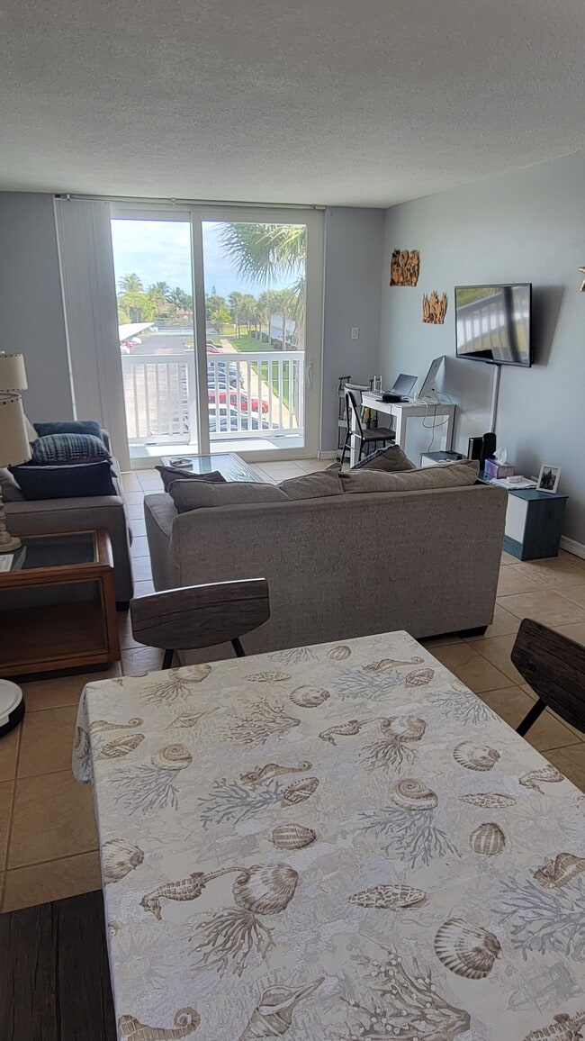 Foto del edificio - 3190 N Atlantic Ave