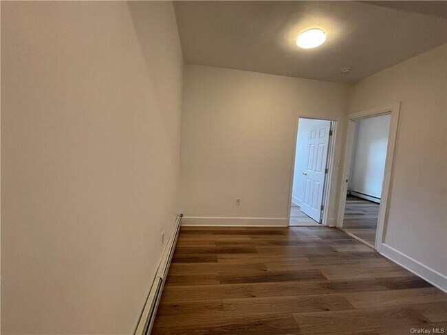 Building Photo - 987 Hegeman Ave