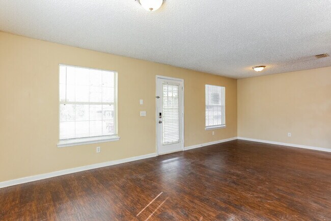 Foto del edificio - 1554 Brook Forest Dr