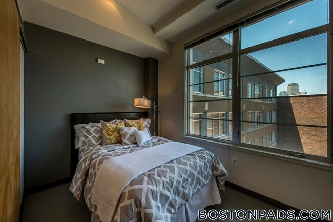 Building Photo - 160 E Berkeley St