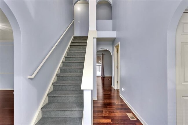 Building Photo - 123 Stratford Ct