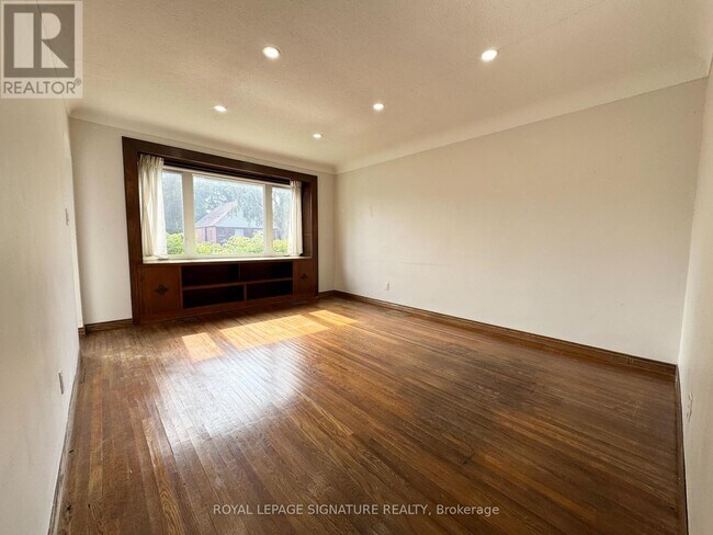 Photo du bâtiment - 282 E 18th St