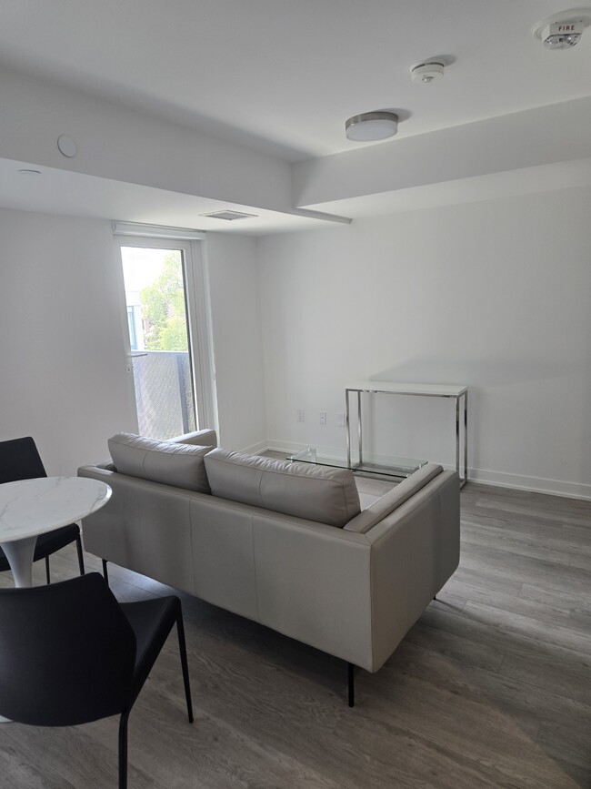 Building Photo - 480 Wilson Ave