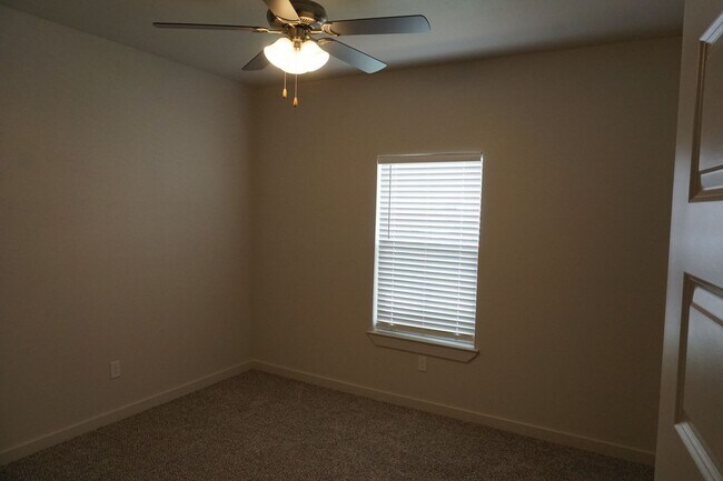 Foto del edificio - Luxury Two Bedroom Townhome in Abbey Glen ...
