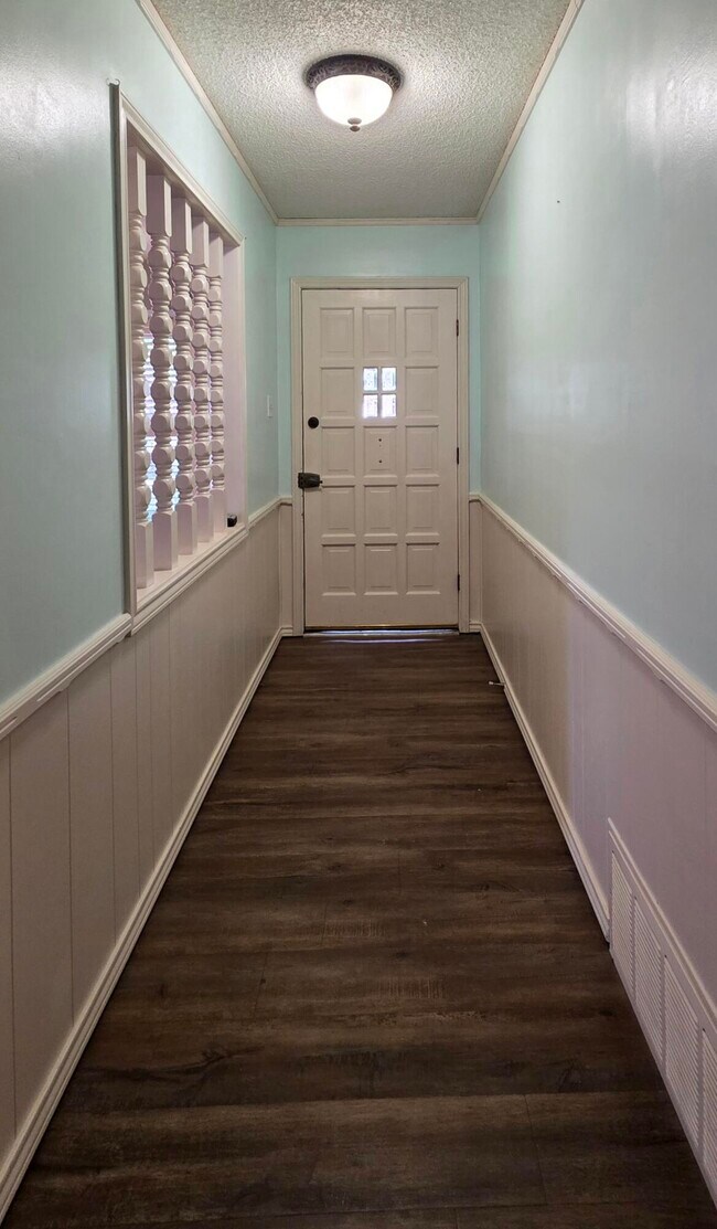 Building Photo - 8604 Jordan Dr