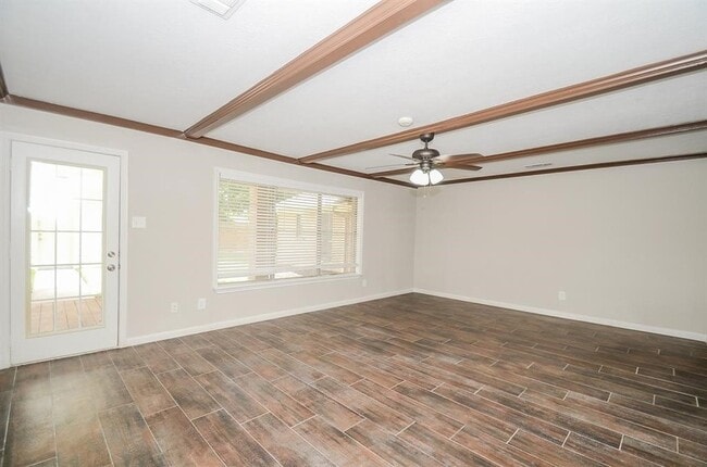 Foto del edificio - 6014 Lattimer Dr